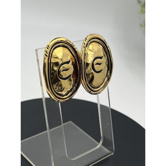 Elizabeth Taylor Monogram Rare Vintage Estate Signed AVON 1.5” 1993 Clip Earring - Picture 10 of 14